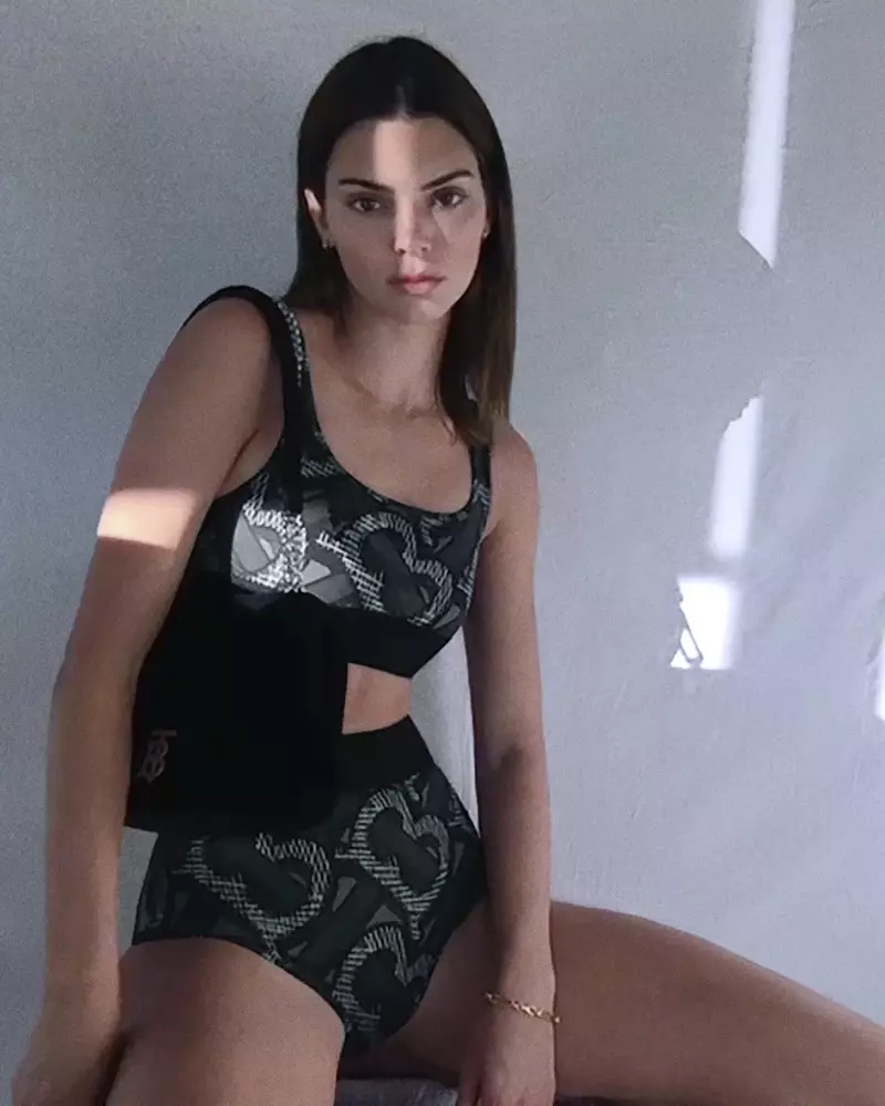 Burberry angażuje Kendall Jenner do letniej kampanii Monogram 2020.