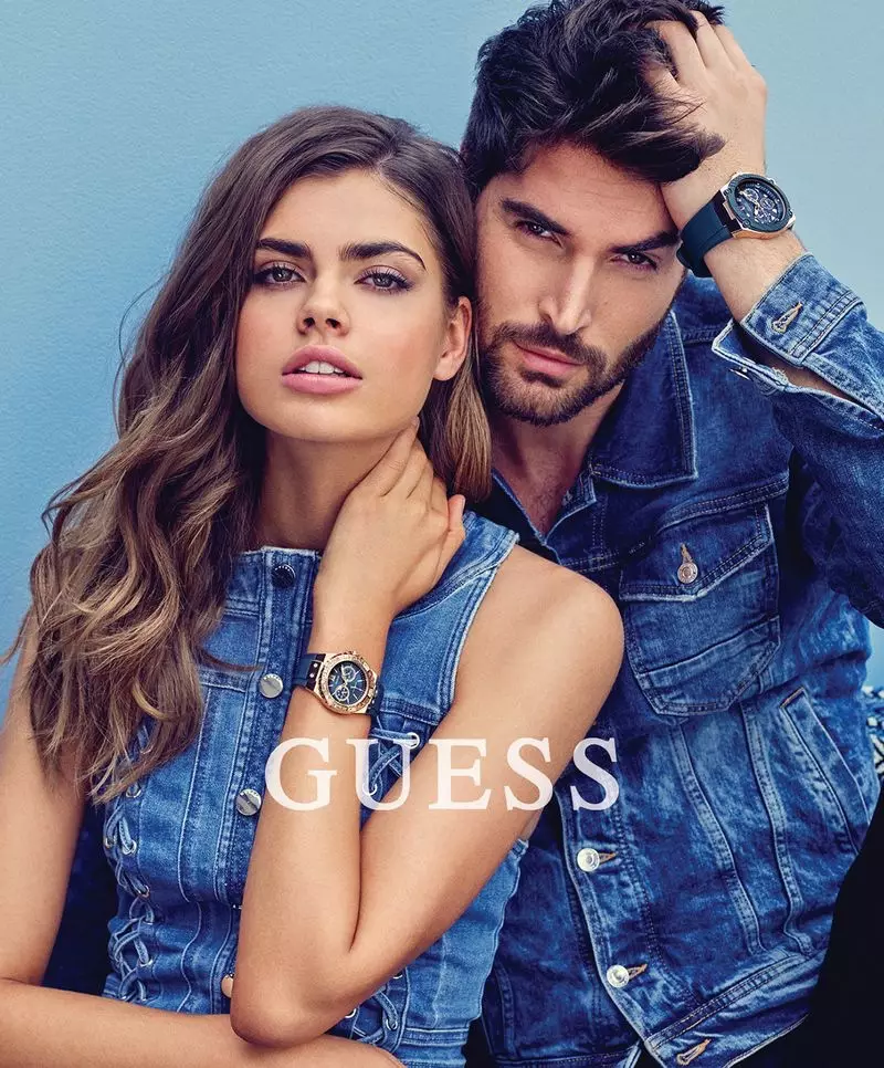 Gwen van Meir at Nick Bateman sa harap ng Guess Accessories spring-summer 2018 campaign