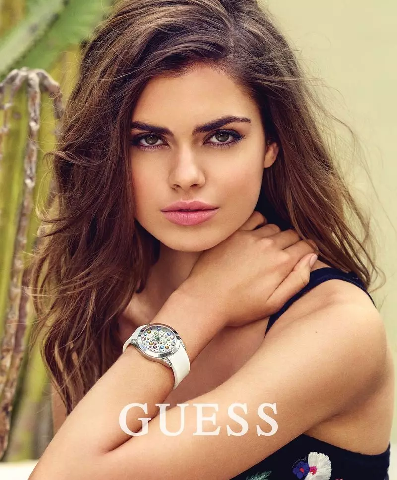 Guess Accessories lumigas horloĝojn por la kampanjo printempo-somera 2018