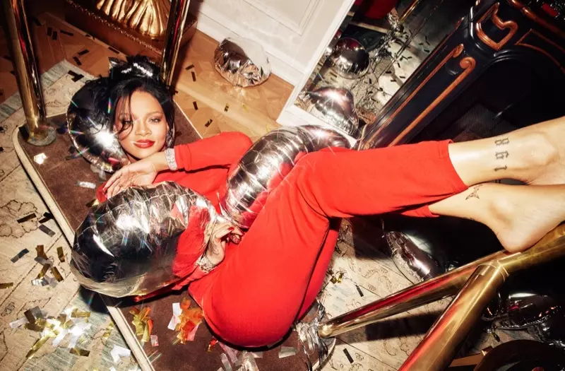 Rihanna schittert in Savage x Fenty Xtra VIP-campagne