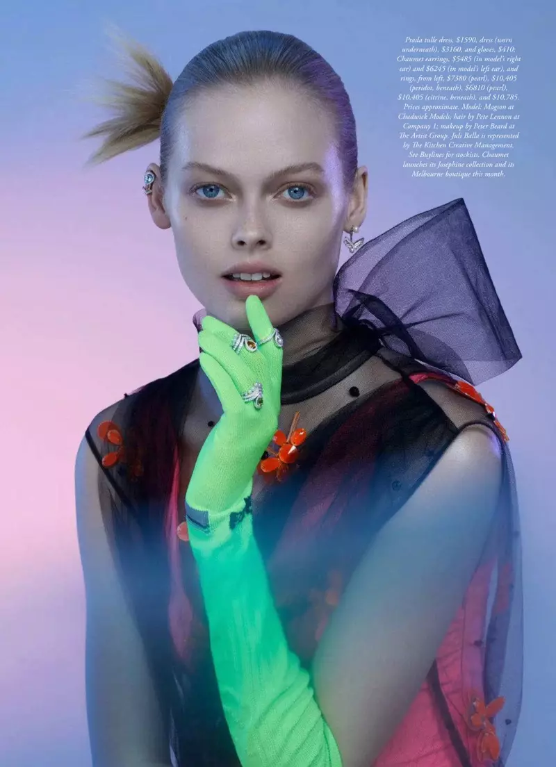 Model Holly Magson Permata Berkilau untuk Harper's Bazaar Australia