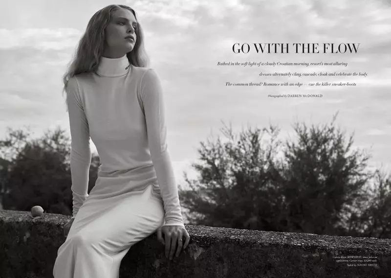 Abby Champion posa con looks románticos para Harper's Bazaar Australia