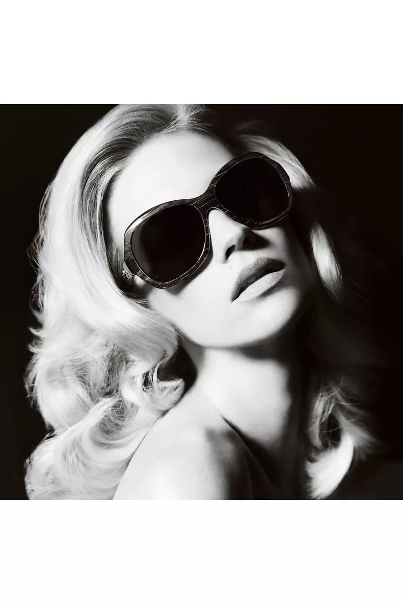 Versace osagarriak 2011ko udaberriko kanpaina | Mario Testinoren January Jones