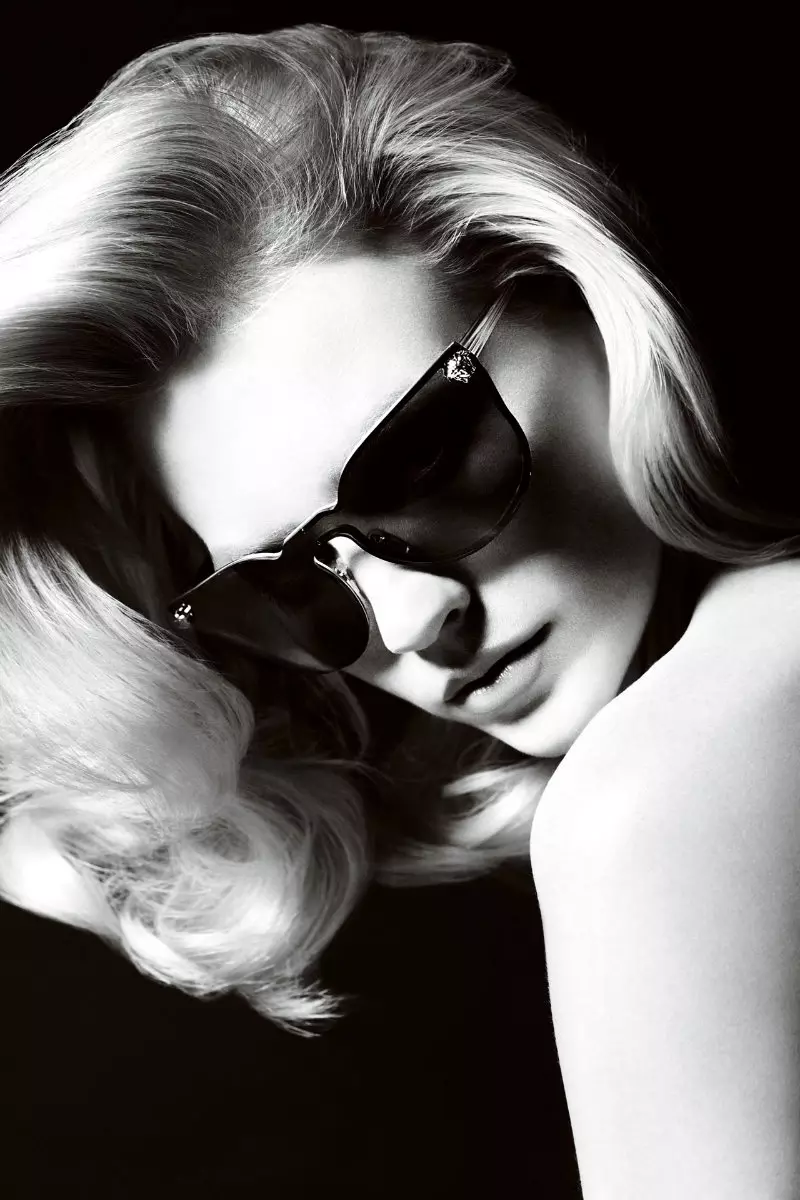 Versace لوازم پسرلی 2011 کمپاین | جنوري جونز د ماریو ټیسټینو لخوا