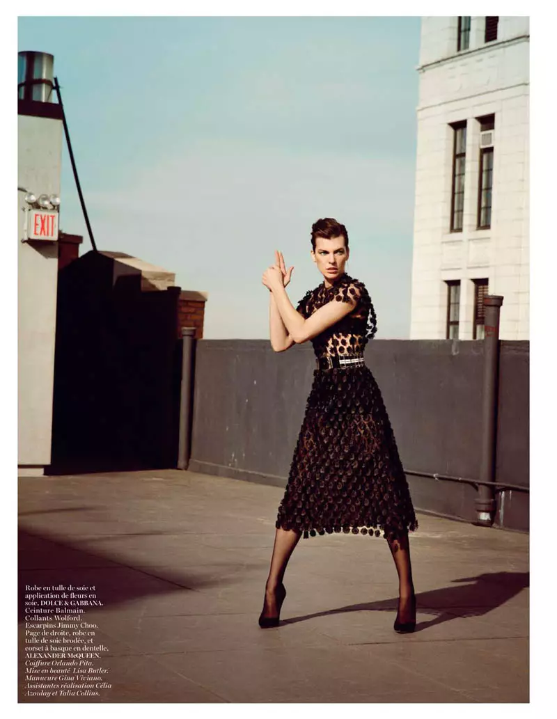 Milla Jovovich ji bo Hejmara Sibatê ya Vogue Paris ji hêla Inez & Vinoodh ve li New Yorkê digire.