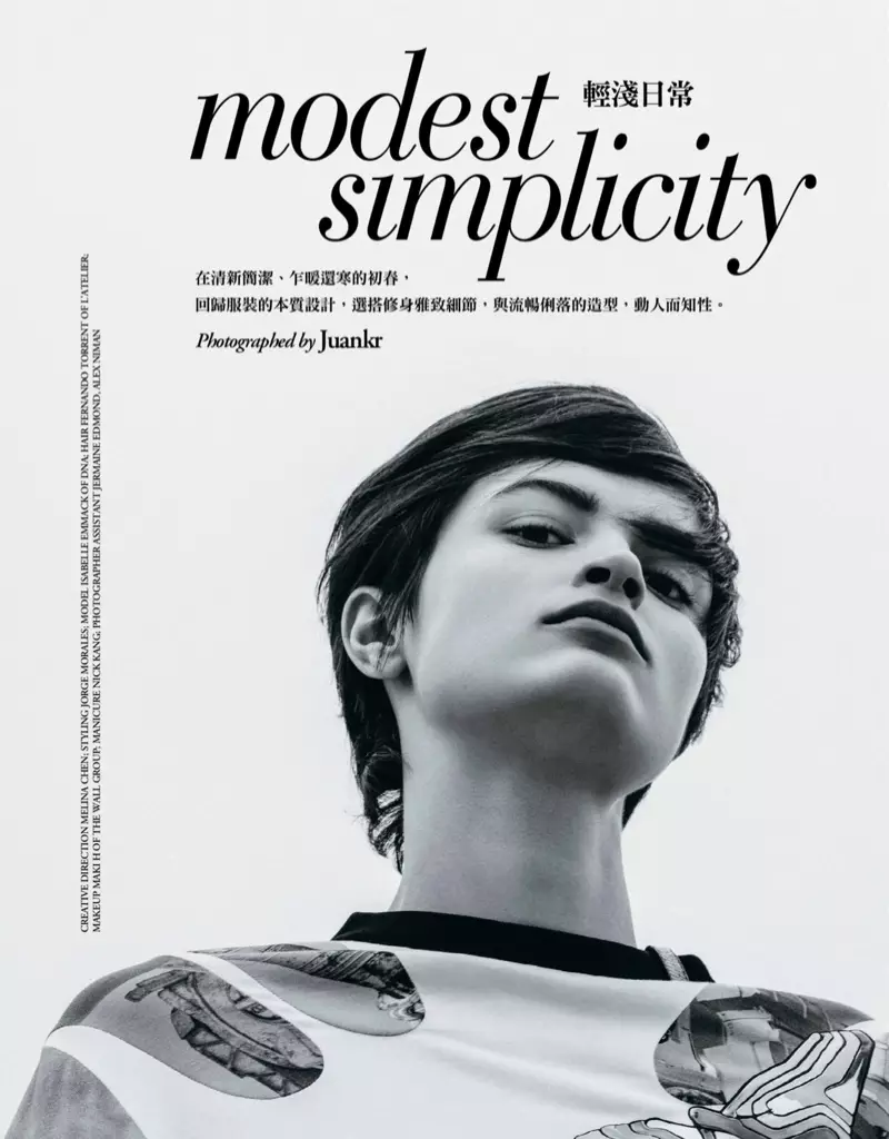 Isabella Emmack modellerer minimal mode i Vogue Taiwan