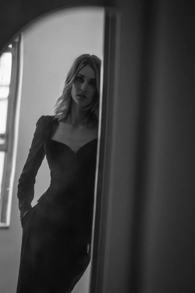 Nadja Bender pozează în Chic Looks pentru Issue Magazine