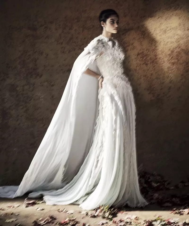 Shanina Shaik Wows ve svatebních róbách pro Vogue Brides Australia