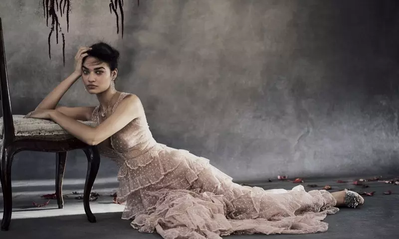 Shanina Shaik uimește în rochii de mireasă pentru Vogue Brides Australia