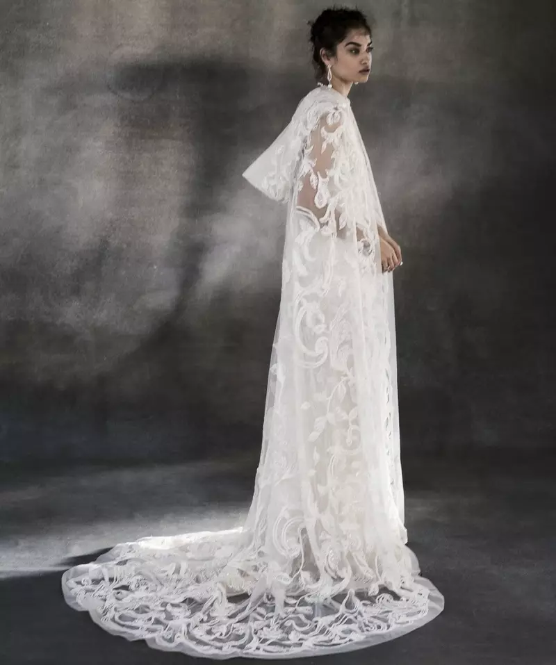 Shanina Shaik Wows oo ku jirta dharka arooska ee Vogue Brides Australia