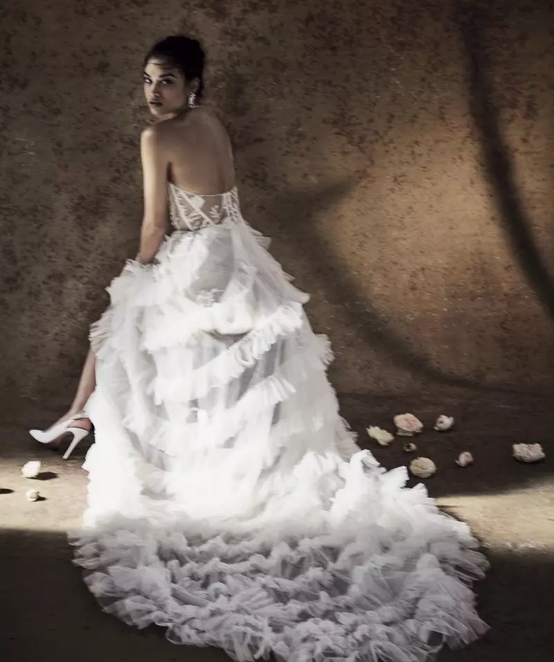 Shanina Shaik Wow in Trourokke vir Vogue Brides Australia