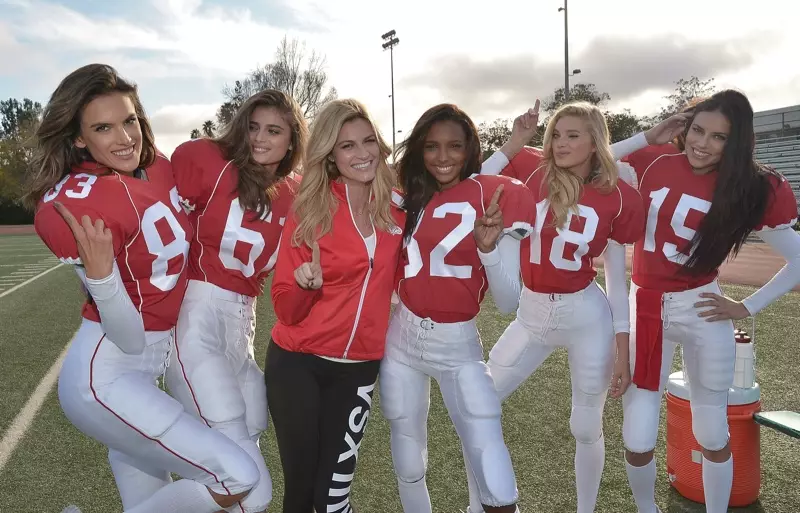 Адриана Лима, Алессандра Амбросио, Жасмин Тукес, Эльза Хоск, Тейлор Хилл нар Victoria's Secret Super Bowl 2016 худалдааны сурталчилгаанд