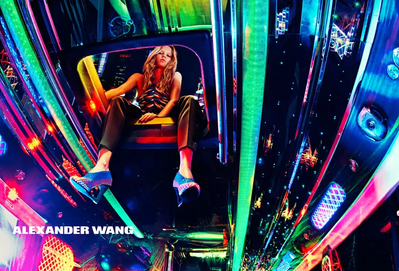 Anna Ewers front Alexander Wang maitiid-simmer 2015 kampanje mei in feest bus tema