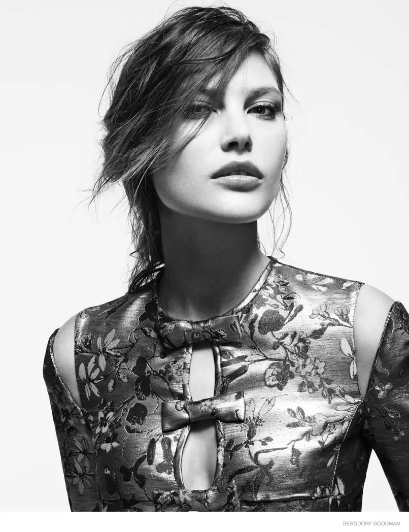 Catherine McNeil modelează o modă eclectică de toamnă pentru Bergdorf Goodman Shoot