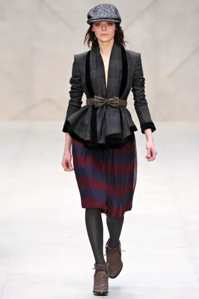 Burberry Fall 2012 | لنڊن فيشن ويڪ