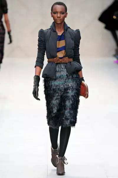 Burberry Fall 2012 | လန်ဒန်ဖက်ရှင်ရက်သတ္တပတ်