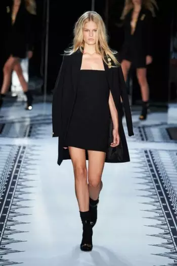 Versus Versace dă căldură pentru primăvara 2015 cu Anthony Vaccarello