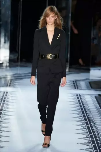 Versus Versace เพิ่มความร้อนแรงสำหรับฤดูใบไม้ผลิ 2015 ด้วย Anthony Vaccarello