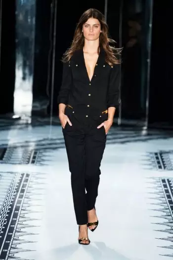 Déanann Versus Versace an Teas don Earrach 2015 le Anthony Vaccarello