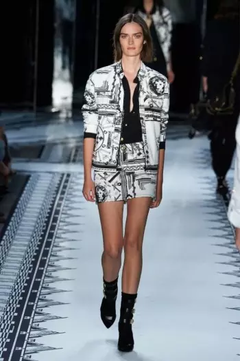 Versus Versace e Fetolela Mocheso bakeng sa Selemo sa 2015 le Anthony Vaccarello