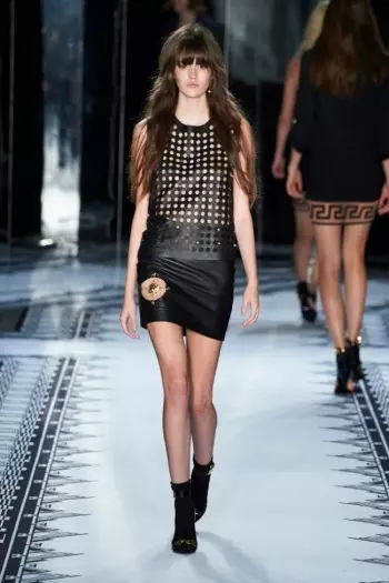 „Versus Versace“ padidina 2015 m. pavasario karštį su Anthony Vaccarello