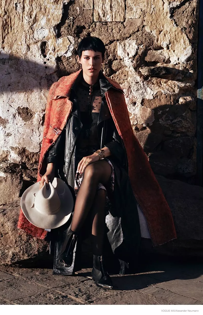 Alana Bunte Does Country Living for Vogue Mexico de Alexander Neumann