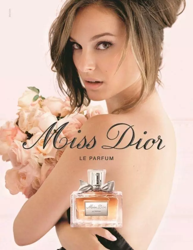 Natalie Portman posa per la pubblicità della fragranza Miss Dior nel 2012