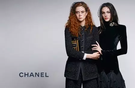 Natalie Westling & Vittoria Ceretti Imbere ya Chanel yo Kwamamaza-Kugwa 2017