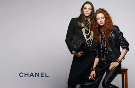 Natalie Westling & Vittoria Ceretti פראָנט טשאַנעל ס פאַר-פאַלן 2017 קאַמפּיין