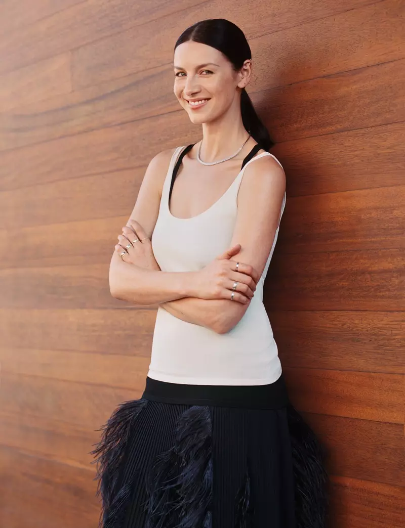 Caitriona Balfe membintangi edisi April InStyle