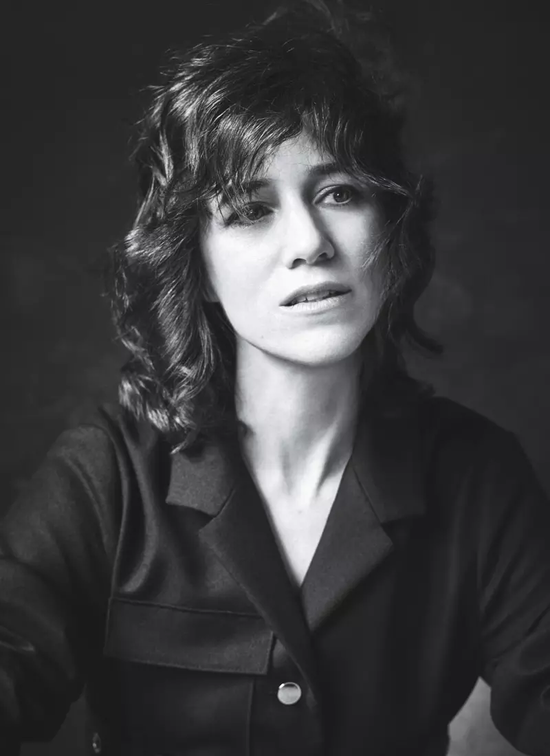 Chụp cận cảnh, Charlotte Gainsbourg để kiểu tóc xù xì