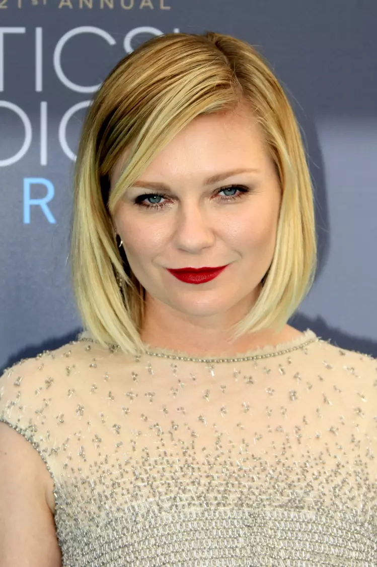 JANUARY 2016: Kirsten Dunst lọ si 2016 Critics Choice Awards o si wọ irun ori bob kukuru kan. Fọto: Helga Eseb / Shutterstock.com