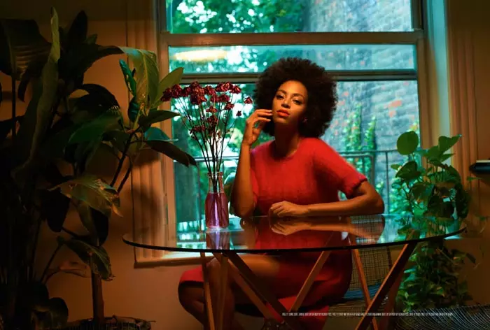 Elle Muliarchyk o filmează pe Solange Knowles pentru revista Rika