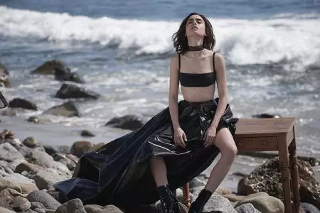 Lily Collins posa in spiaggia per Malibu Magazine