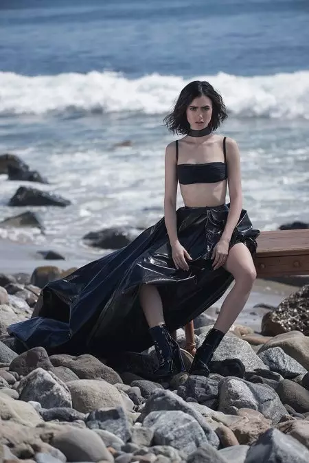 Lily Collins Poses teo amoron-dranomasina ho an'ny Malibu Magazine