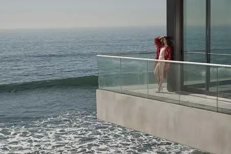 Lily Collins poserer på stranden for Malibu Magazine