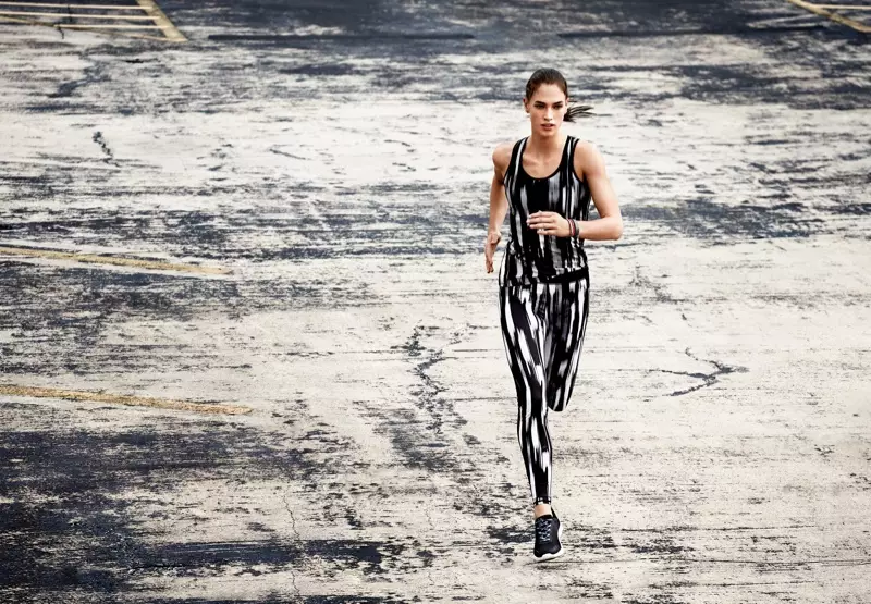 H&M کھیل موسم خزاں '15 مہم کے ساتھ کچھ ورزش کی تحریک فراہم کرتا ہے۔