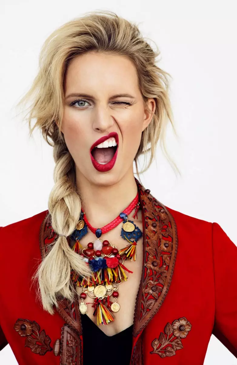 Karolina Kurkova joue dans Elle Czech de Branislav Simoncik