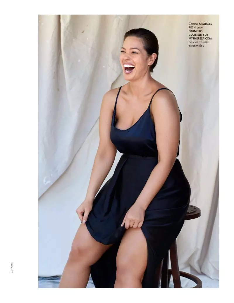 Ashley Graham di Çîroka Çîroka Bergê ya ELLE France de Kûçikên xwe Difirîne