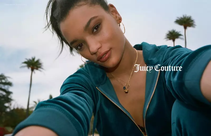 Juicy Couture හි සරත් සෘතුවේ-ශීත 2017 ව්‍යාපාරයේදී ලමේකා ෆොක්ස් ඇගේ සමීප රූපය ලබා ගනී