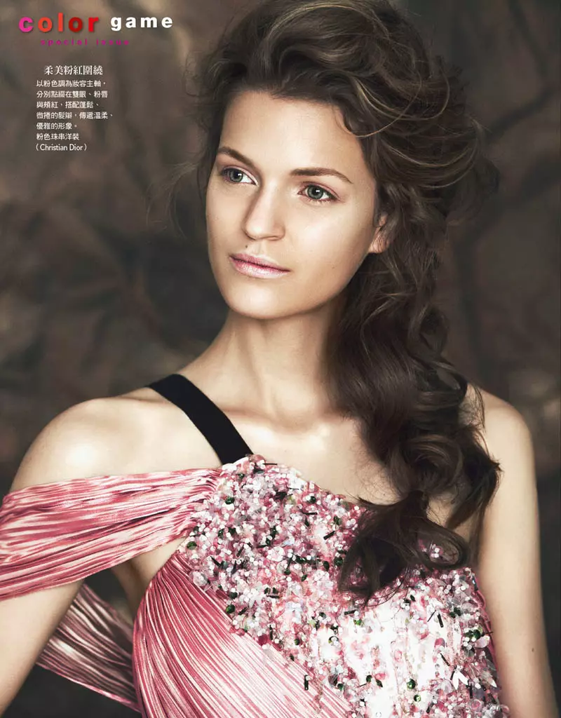 Magdalena Langrova เป็นผลงานศิลปะของ Vogue Taiwan โดย Yossi Michaeli