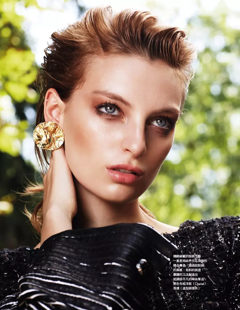 Rose Smith เป็นสาวชุดดำในนิตยสาร Vogue Taiwan โดย Naomi Yang