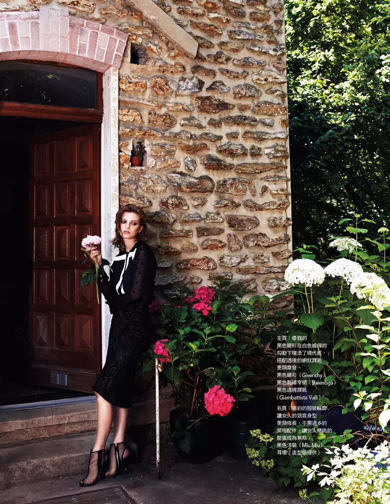 Rose Smith เป็นสาวชุดดำในนิตยสาร Vogue Taiwan โดย Naomi Yang