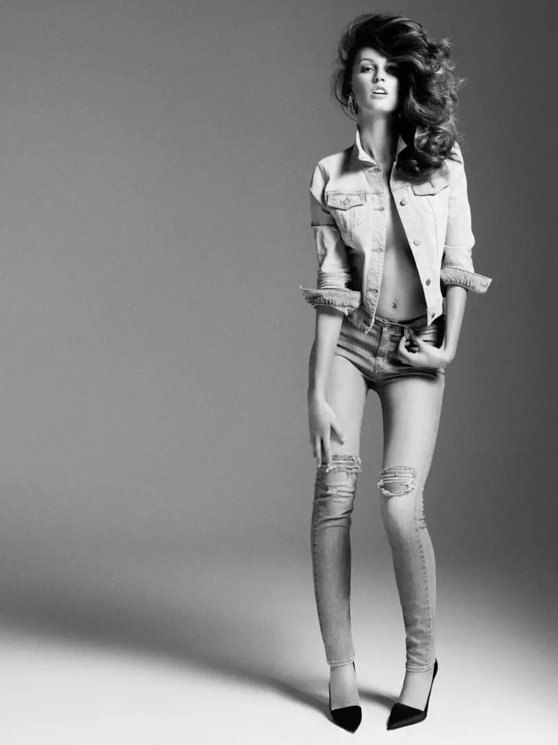 Ali Stephens Rocks Denim Styles for Elle Vietnam av Stockton Johnson