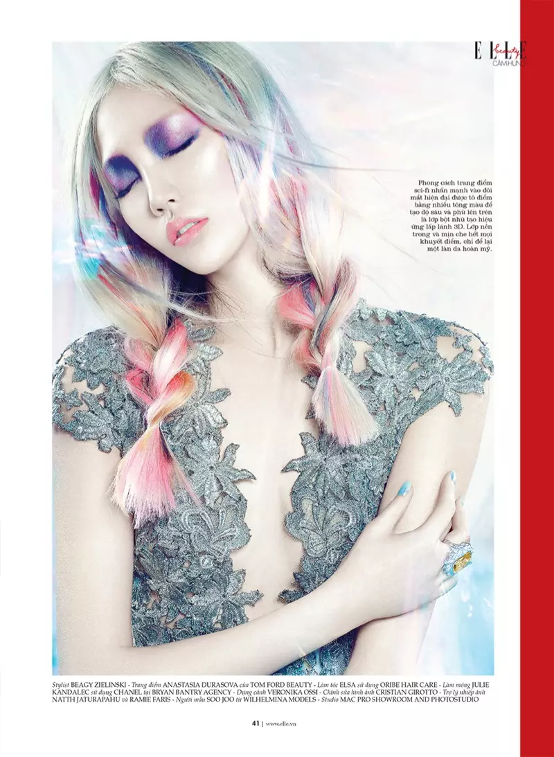 Soo Joo 2013ko urrian Elle Vietnam-eko Manga Beauty da