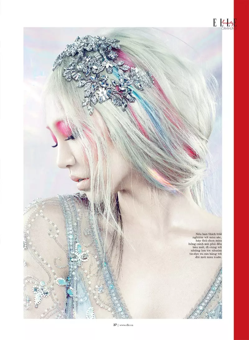 Soo Joo är en Manga Beauty för Elle Vietnam oktober 2013