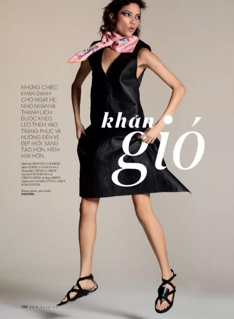 Gidawat ni Charlotte Carey ang Whimsical Fashion para sa ELLE Vietnam