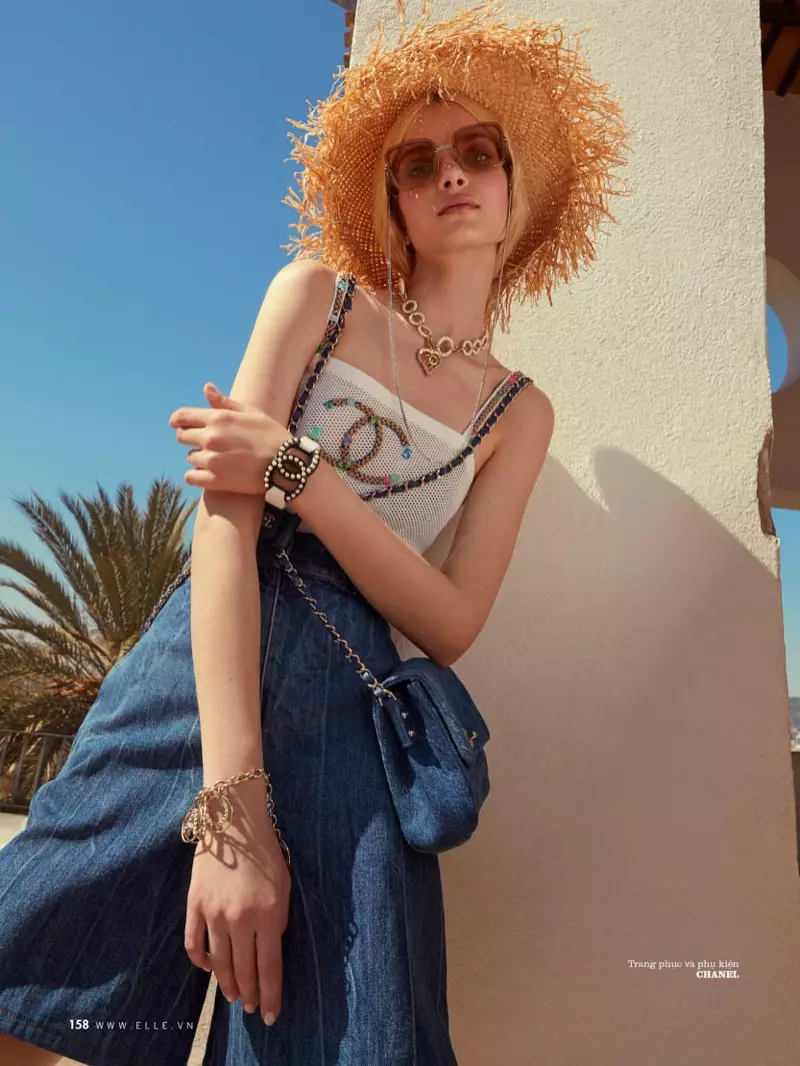 Sinubukan ni Nastya Zhuleva ang Denim Fashions para sa ELLE Vietnam