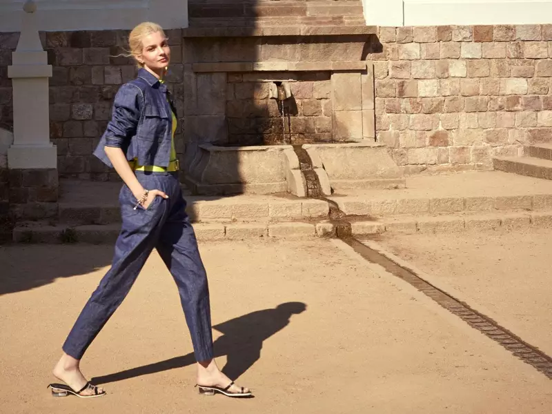 Nastya Zhuleva Tries On Denim Fashions għal ELLE Vjetnam