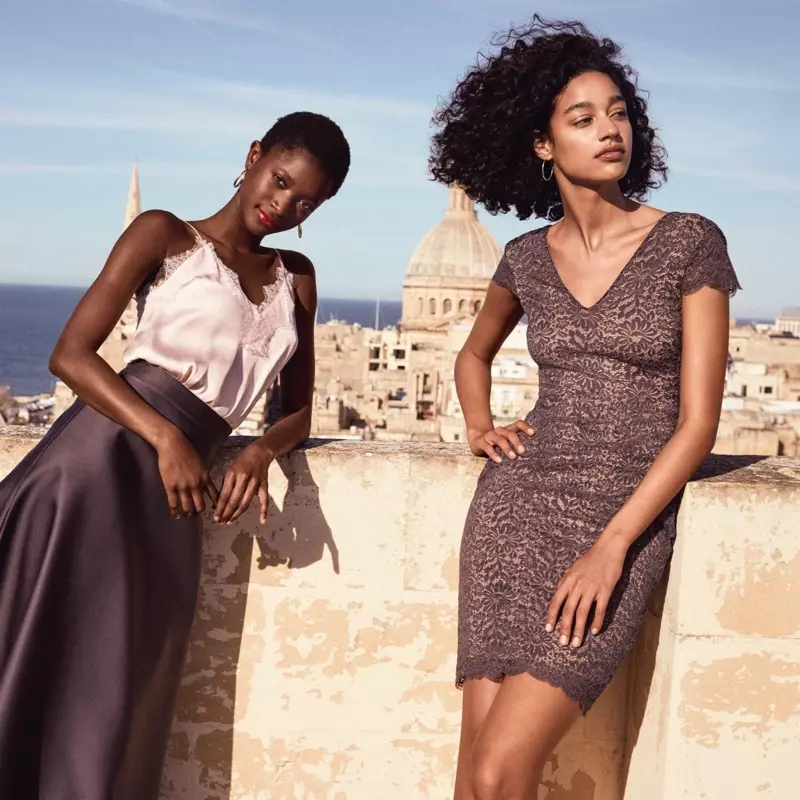 (Apa osi) H&M Satin & Lace Camisole Oke ati Aṣọ Satin ti o gbin (Ọtun) H&M Lace V-Neck Dress